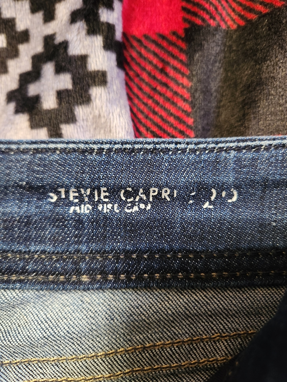 Fidelity Stevie Mid Rise Capri Jeans Orchid Blue Wash Size 29 EUC Made in USA - Picture 6 of 10